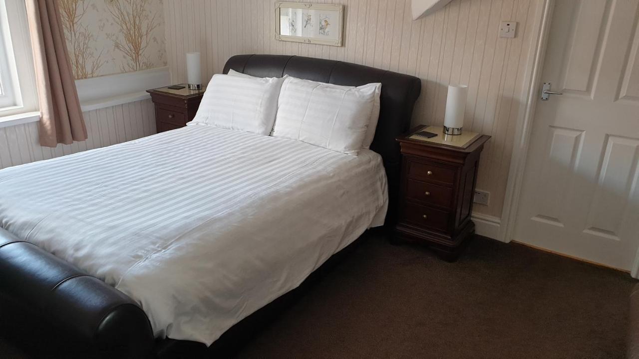 Colbourn Bed And Breakfast Colwyn Bay Exterior photo