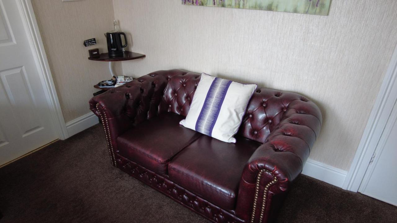 Colbourn Bed And Breakfast Colwyn Bay Exterior photo